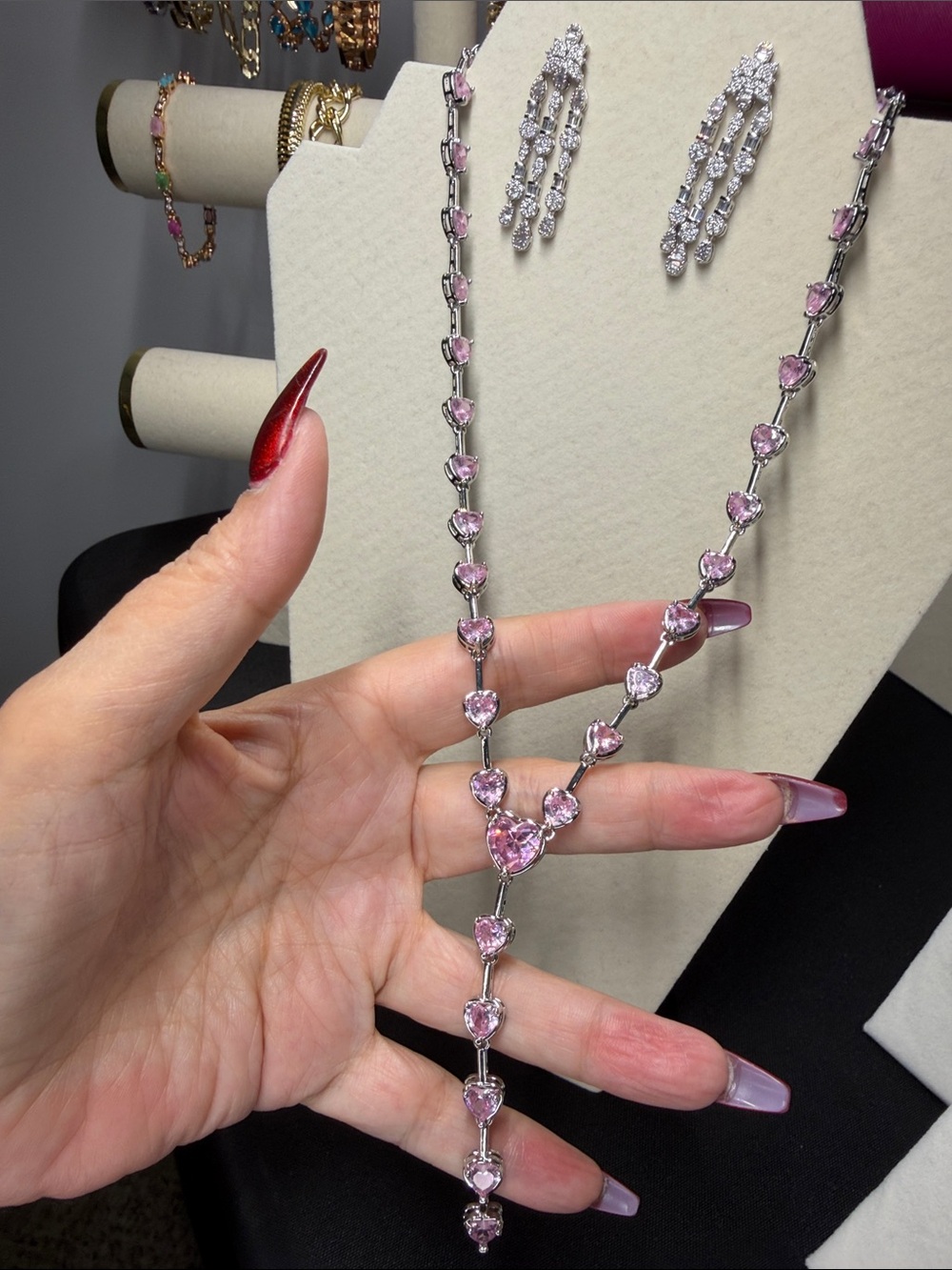 18k triple plate white gold cascading necklace w/large pink crystal hearts. - Picture 5 of 9